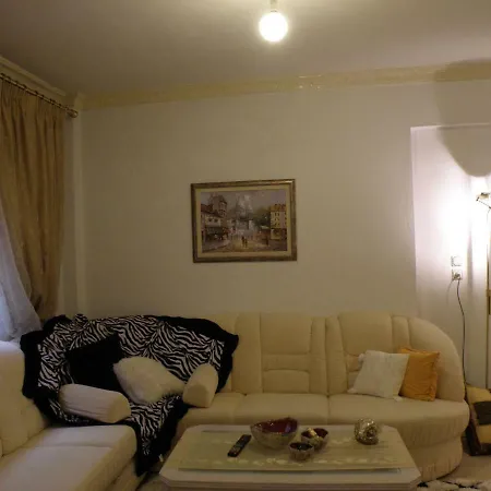 Apartment Deluxe App 5 Minutes From Meteora Diava